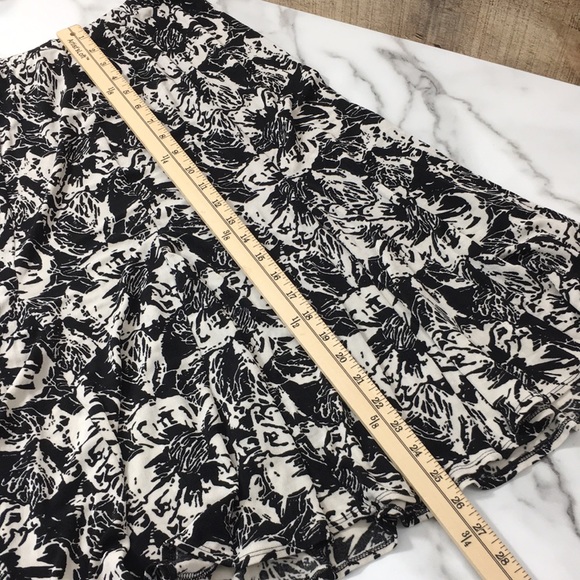Chicos Travelers Black White Floral Print Skirt - Picture 7 of 10